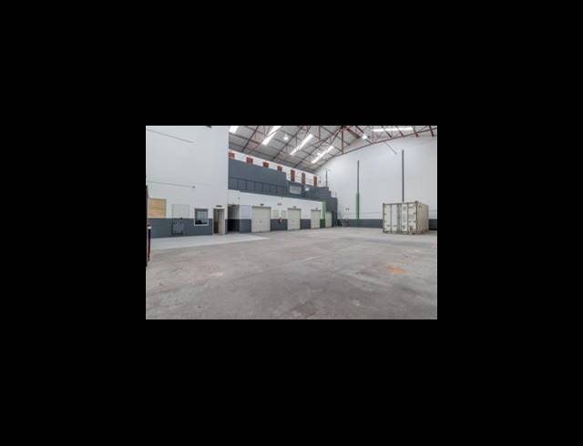 900M² BUSINESS TO LET IN GANTS PLAZA